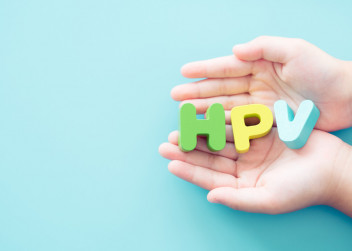 HPV ruce s písmeny